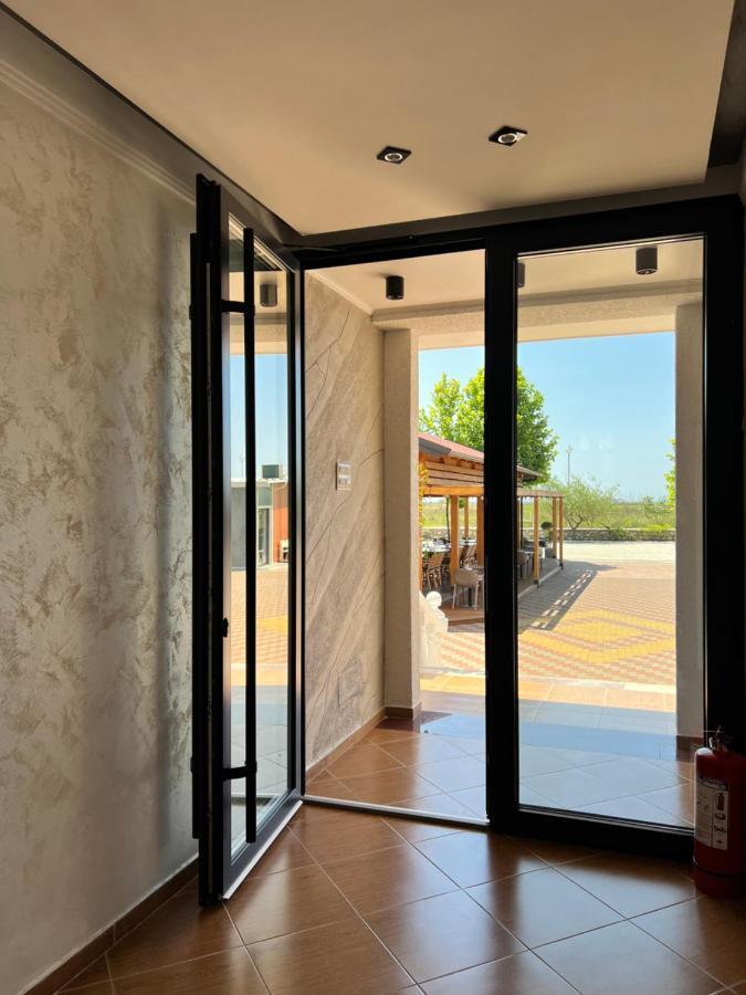 Kamberi Hotel & Apartments Velipoja Kültér fotó